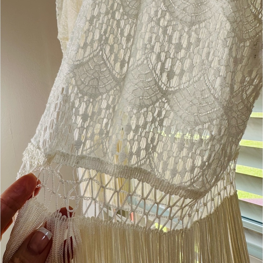 ๐ CREAM COLOR LIGHTWEIGHT TOP. PERFECT OVER TANK TOPS ๐ - Picture 4 of 7